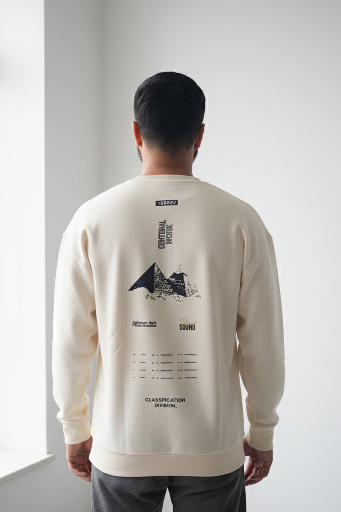 Pull & Bear Men’s Pyramid Graphic Sweatshirt